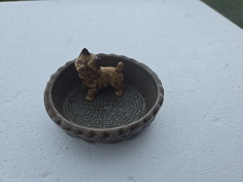 Wade england dog - wade, trinket